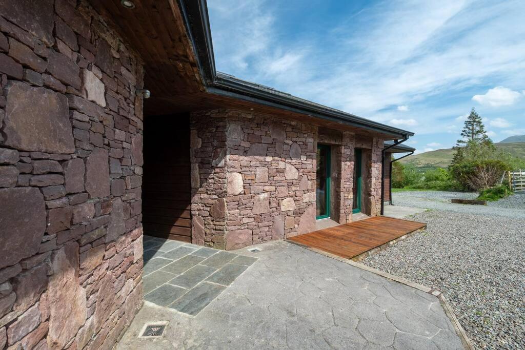 Heather Lodge With Sea And Mountain Views Leenaun Kültér fotó